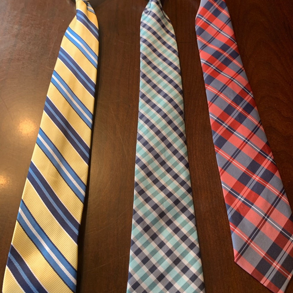 New without tags chaps 3 clip on ties.